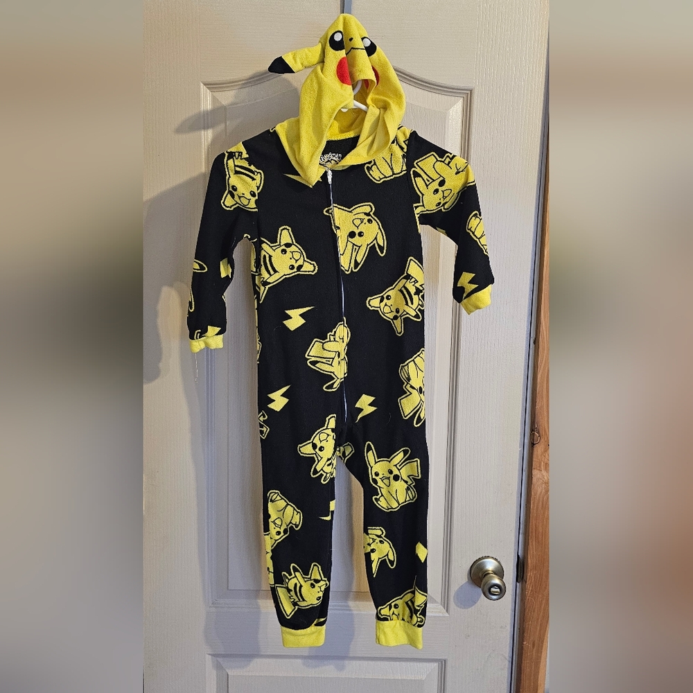 Kids Pokemon Pikachu One Piece Zip Up Pajamas 4/5 XS Black And Yellow